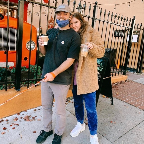 Meet your Posher, Stephanie - Picture 2 of 6